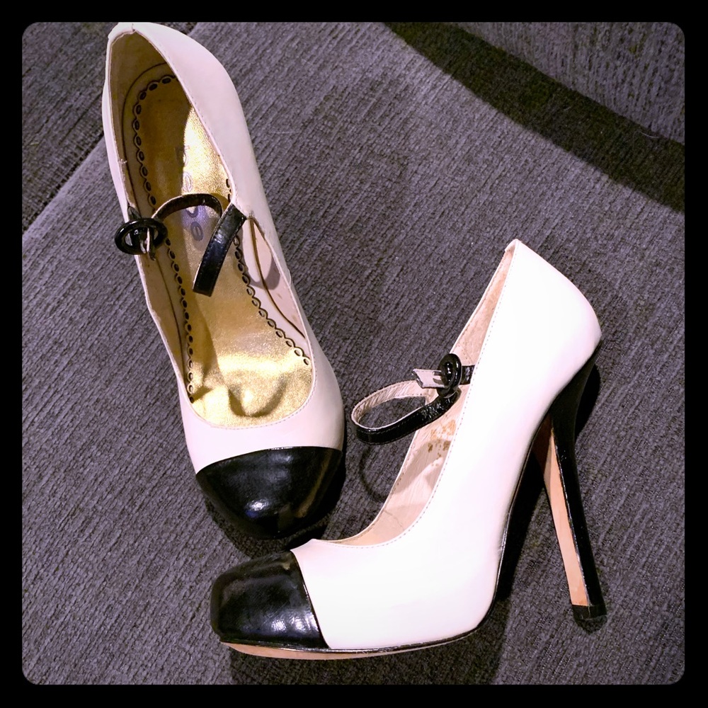 Bebe Heels. Black and White.